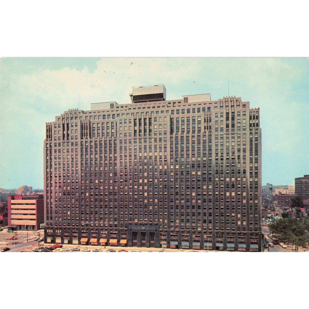 Vintage Pennsylvania Suburban Station Philadelphia PA Postcard Plastichrome VG+ - Picture 1 of 2